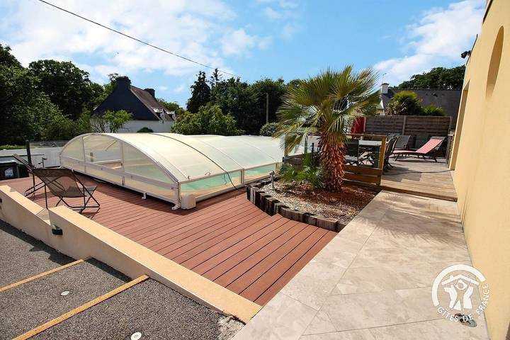 Gîte pour 8 personnes, avec terrasse ainsi que piscine et jardin à Riantec - 4