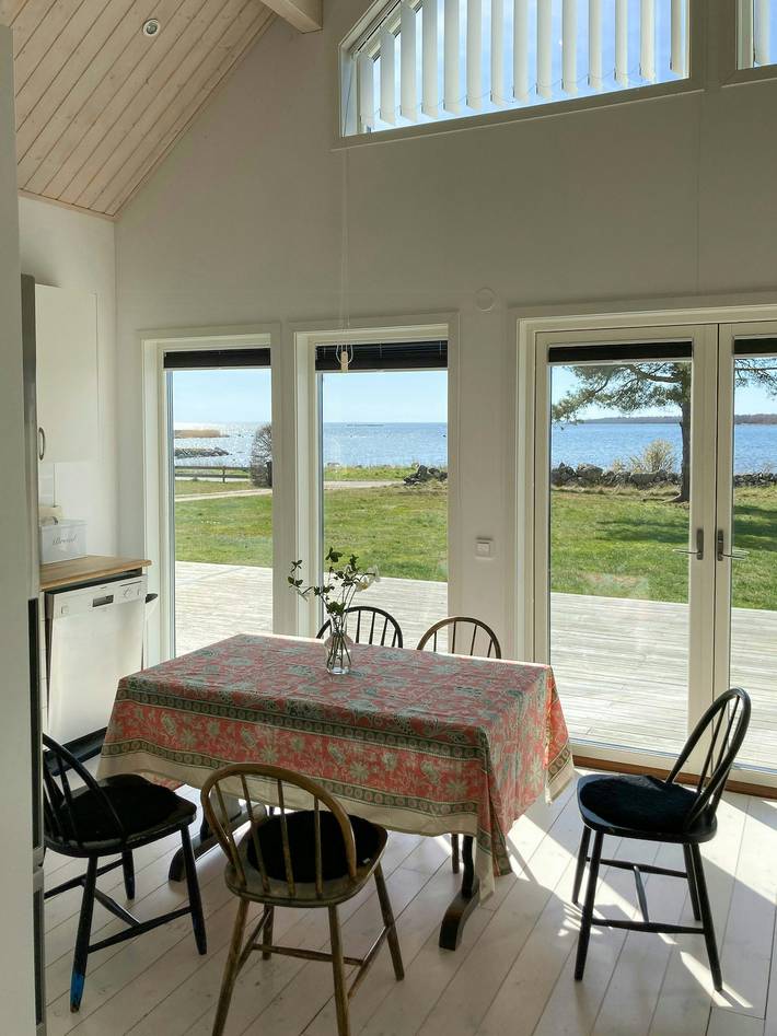 Helles Haus mit Meerblick in Lindö in Schwedische Ostsee