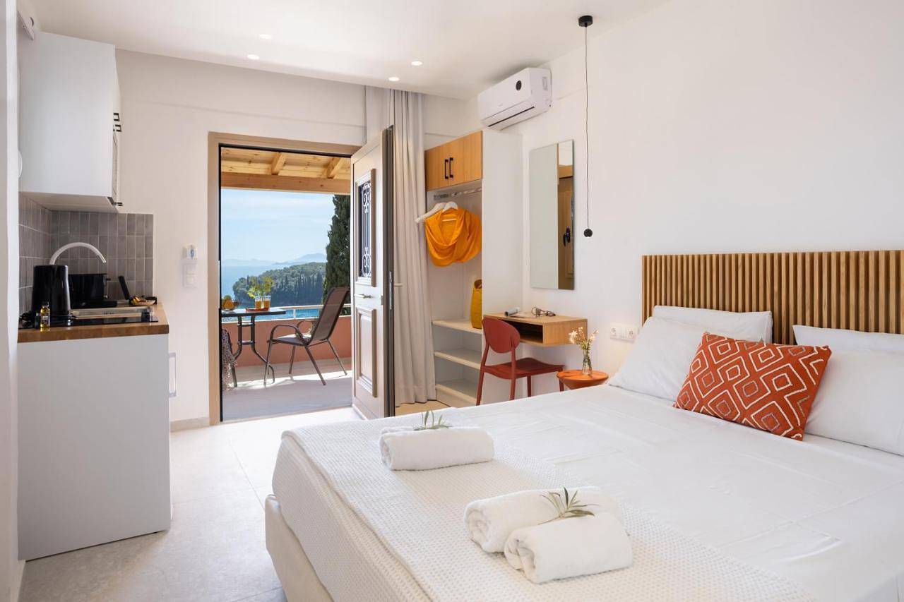 Ολόκληρο το διαμέρισμα, Top Floor Studio Apartment with Balcony and Sea View in Καλάμι, Κέρκυρα