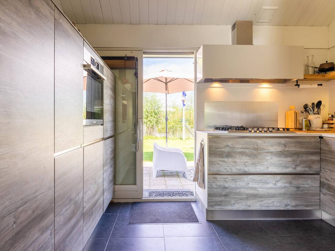 Ferienhaus am Wasser mit Bootssteg
 in Boornzwaag, Friesland