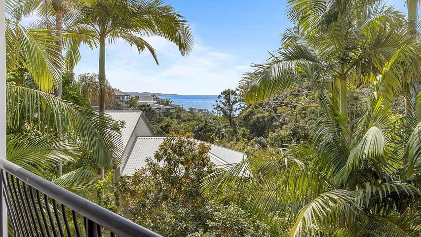 Holiday letting for 9 people in Coolum Beach