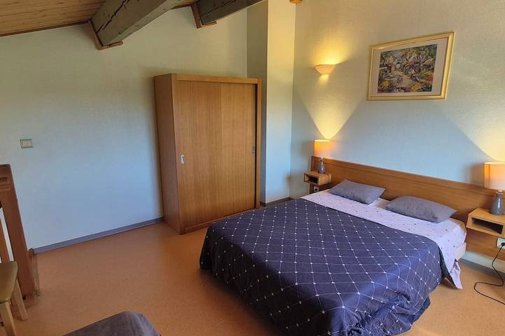 Ganze Wohnung, Ferienresidenz mit Garten und 2 Pools. Ideal für Sommerurlaub in Tourrettes, Mittelmeerküste (Frankreich)