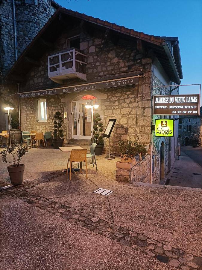 Hôtel pour 2 personnes, avec jardin à Lanas - 4