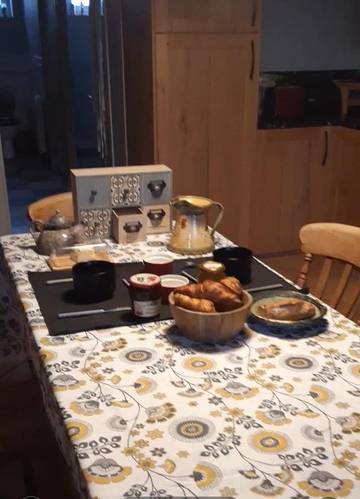 Cottage pour 2 personnes, avec terrasse et vue ainsi que jardin et piscine à Cours (Deux-Sèvres)