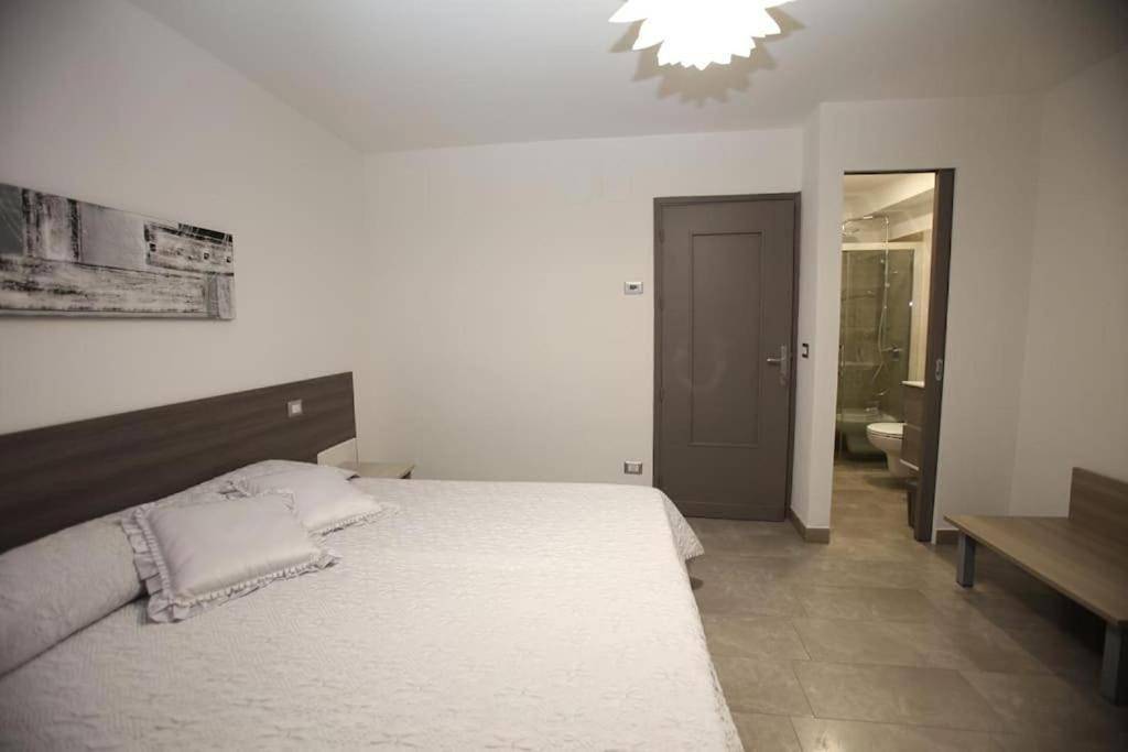 Double Room with Private Bathroom in Gangi, Provincia di Palermo