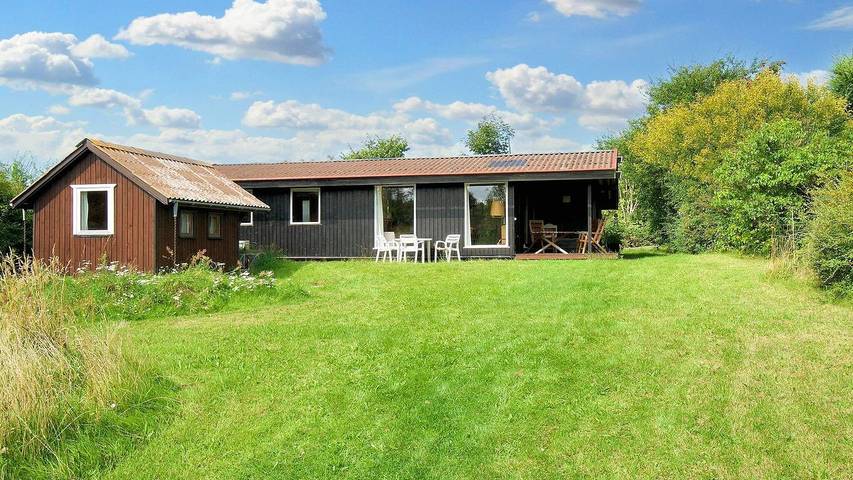 Ferieudlejning for 7 personer, med terrasse i Fårevejle