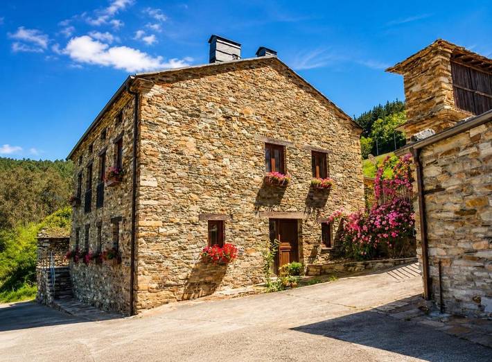 Casa rural para 5 personas, con jardín y vistas en San Tirso de Abres