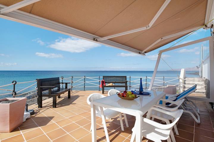 Entire apartment, Vacation Apartment 'Carmencita' with Sea View, Wi-Fi and Air Conditioning in Puerto del Carmen, Tías