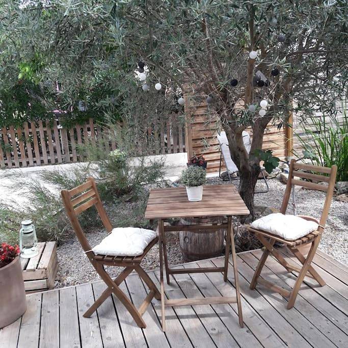 Ferienhaus für 2 Personen, mit Terrasse und Garten in Roujan
