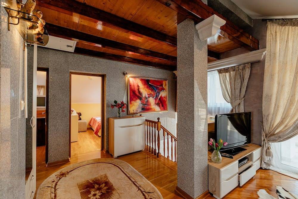 Beautiful big appartnent for 4 persons in a green environment, bathed in the sun in Podi-Sasovići, Montenegro