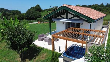 Maison de vacances pour 5 personnes, avec jardin et jacuzzi en Pyrénées-Atlantiques