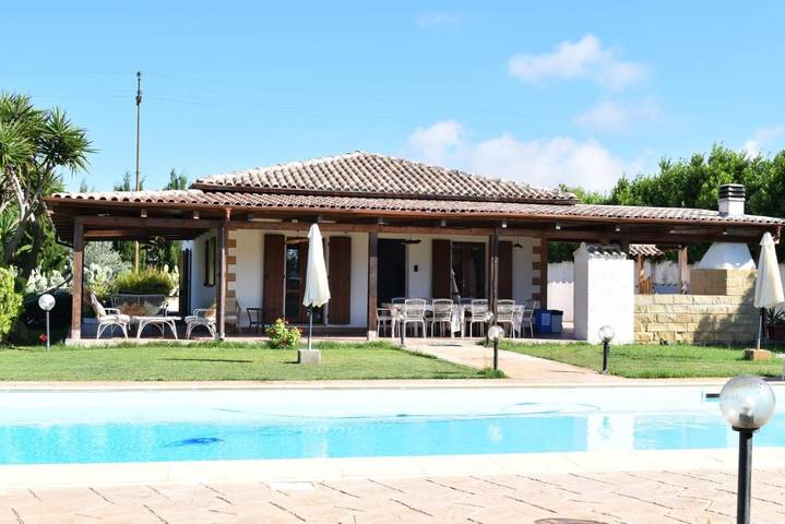 Villa pour 10 personnes, avec vue ainsi que jardin et piscine, adapté aux familles - 1