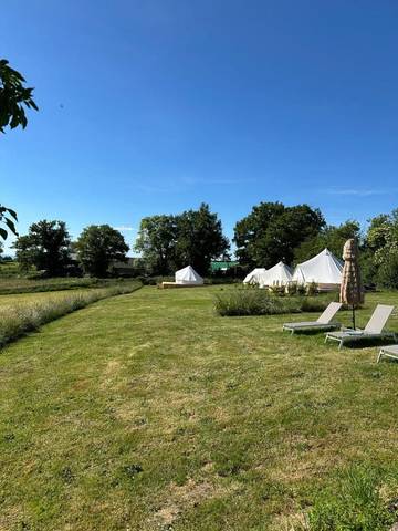 Tente pour 2 personnes, avec vue et jardin ainsi que piscine et terrasse dans la Creuse