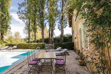 Gîte pour 16 personnes, avec terrasse et jardin, animaux acceptés à Sourzac