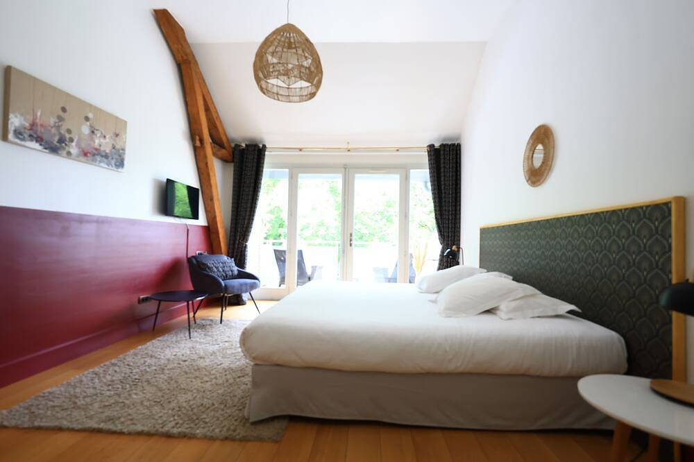 Prestigious residence for 30 people, swimming pool - large garden in Garrevaques, Castres region