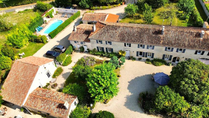 Cottage pour 2 personnes, avec piscine et jardin à Aumagne