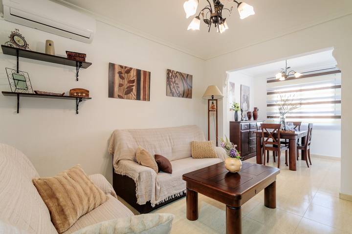 Entire apartment, Apartment 'Duplex En Gran Alacant' with Shared Pool, Wi-Fi and Air Conditioning in Santa Pola, Costa Blanca