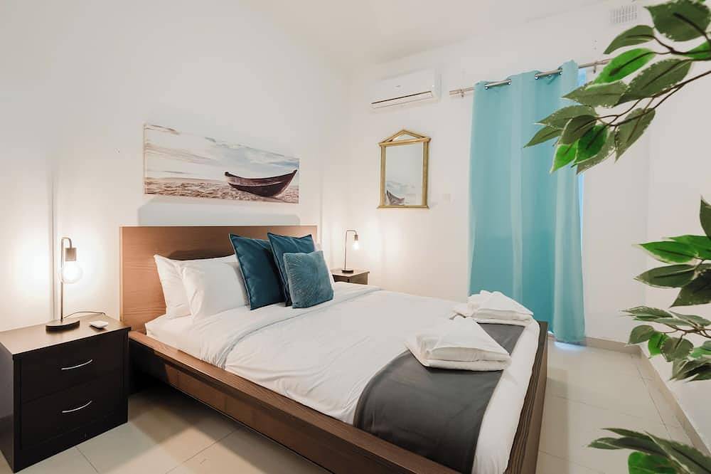 Entire apartment, 🏝️ Escape to your dream coastal retreat in Mellieħa — a spacious, modern haven just steps from golden beaches 🌊🐚. Relax, unwind, and soak up the island sunshine ☀️🌴. in il-Mellieha, Mellieha