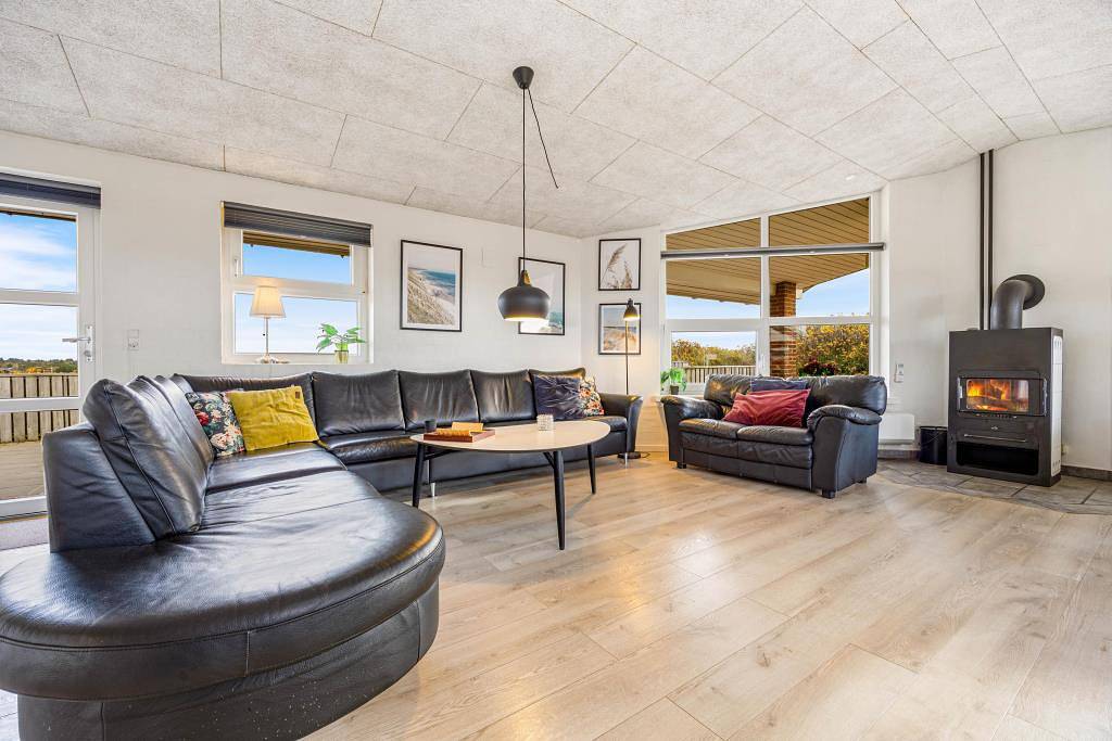 Schickes Ferienhaus mit Aktivitätsraum, Sauna und Whirlpool in Ringkøbing, Holmsland Klit