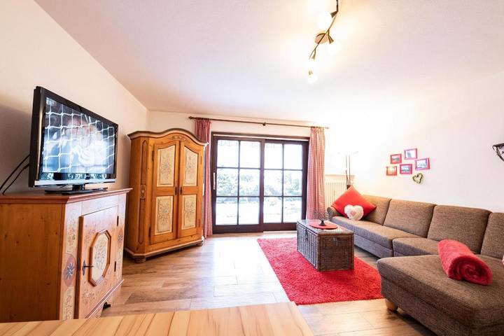 Ferienwohnung für 3 Personen, mit Terrasse und Garten sowie Ausblick in Grainau