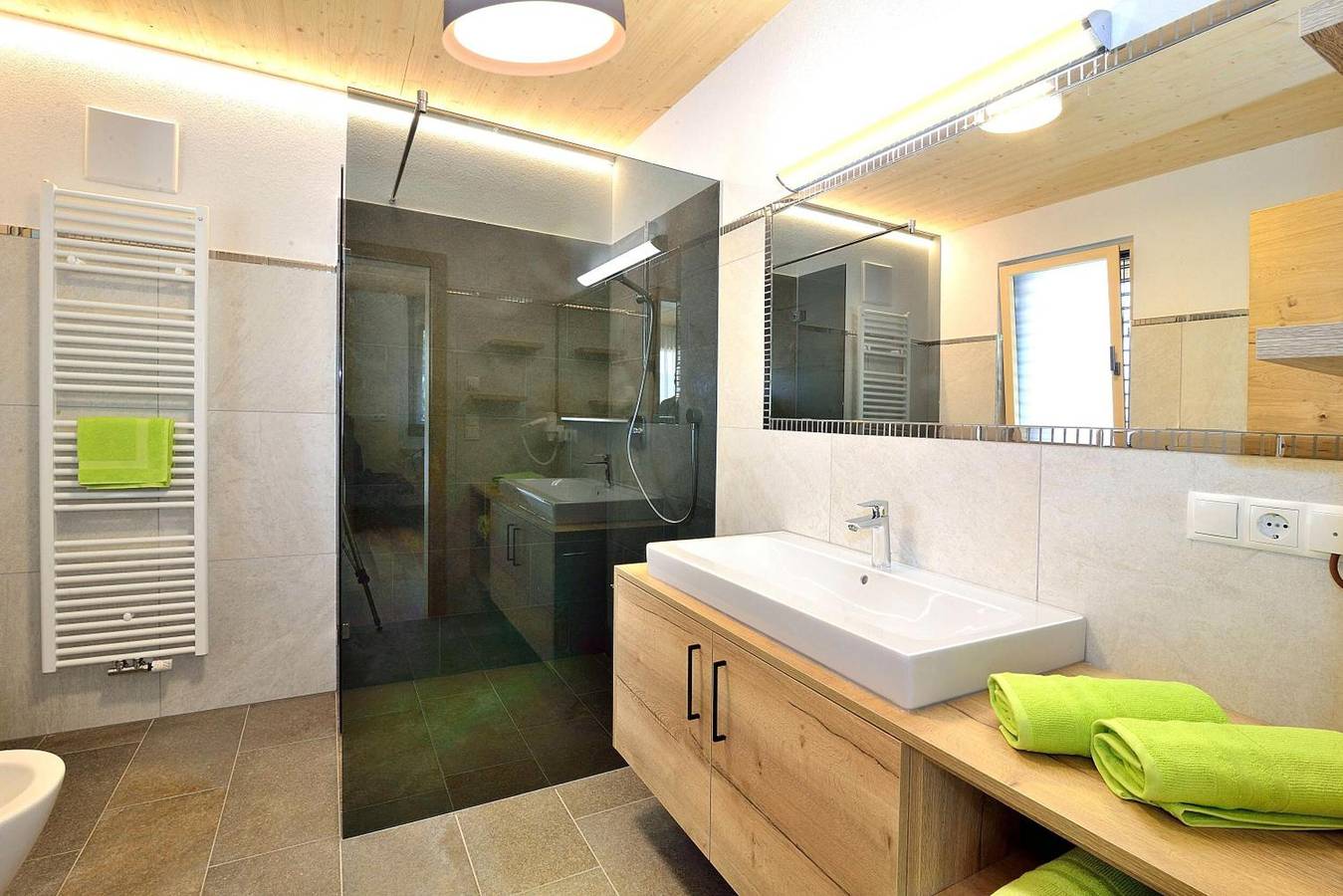 Appartamento intero, Appartamento 'Rumlhof Chalet Sarnfeld Deluxe' con vista montagna, piscina in comune e Wi-Fi in Sarnes, Bressanone