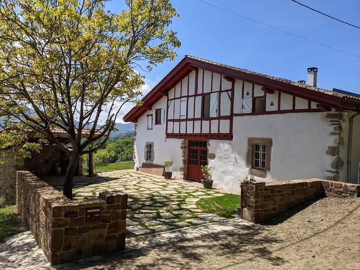Villa pour 8 personnes, avec terrasse ainsi que jardin et vue