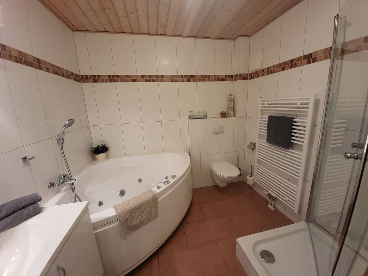 Ganze Wohnung, Schöne Erdgeschoßwohnung Kajüte 19 in Toplage in Greetsiel, Krummhörn