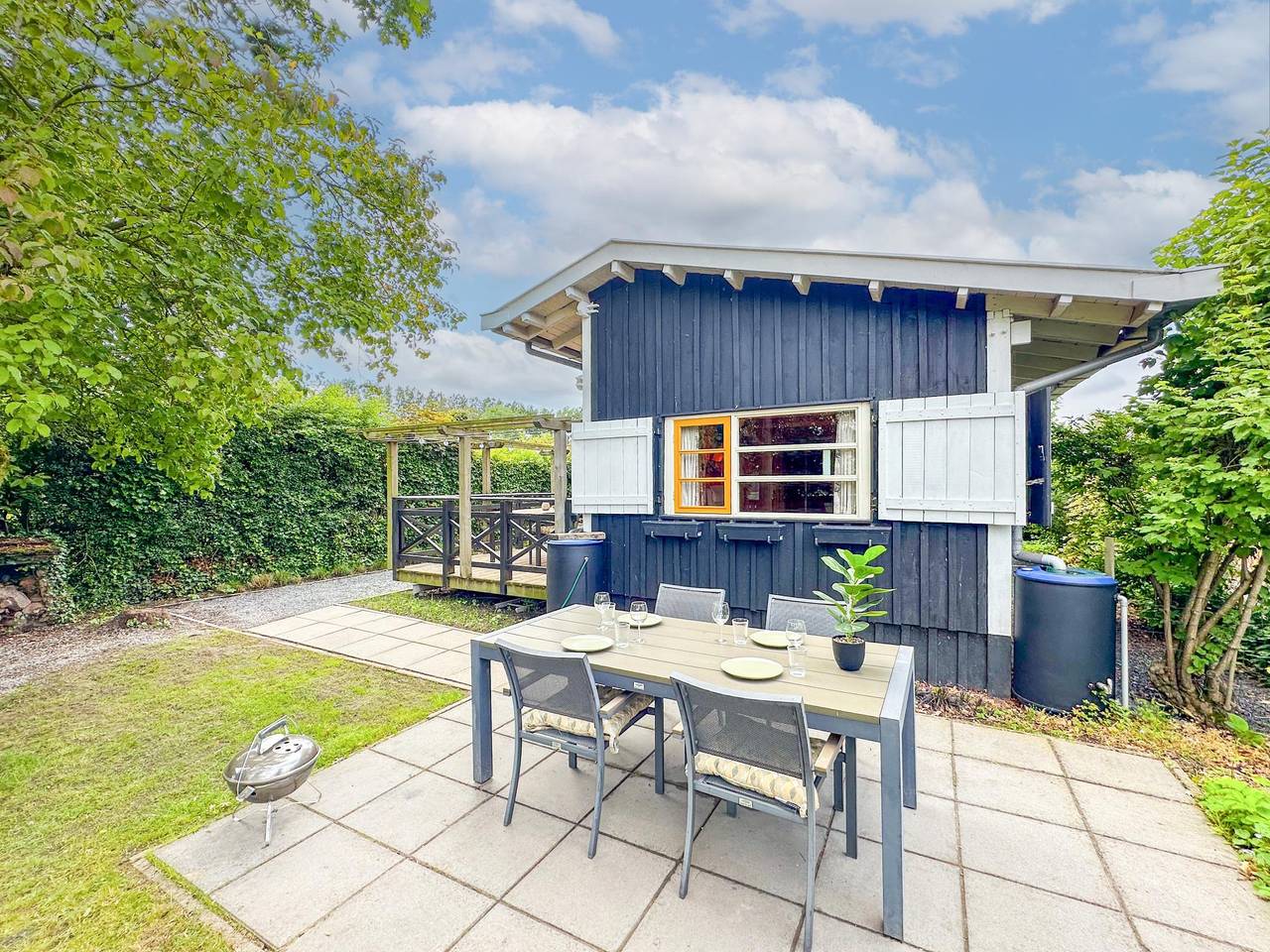 Gemütliches Holzhaus mit Garten und Seeblick in Niederländische Nordsee