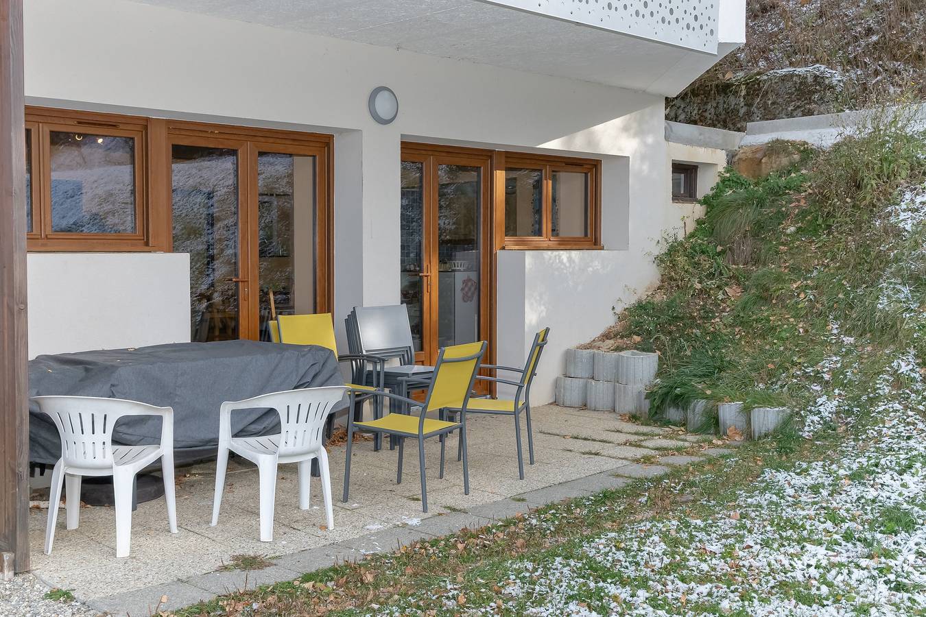 Ganze Wohnung, Ferienwohnung 'Plein Ciel' mit Bergblick, privater Terrasse und Gemeinschaftsgarten in Le Collet d'Allevard, Allevard