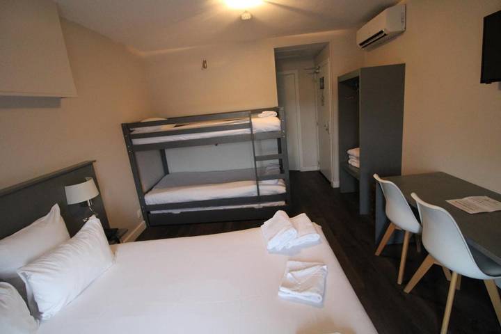 Hôtel pour 2 personnes, avec terrasse, animaux acceptés à Moulins - 3