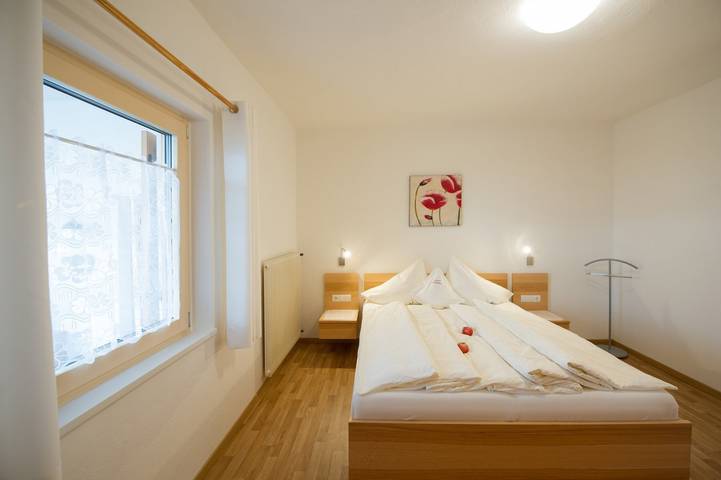 Entire apartment, Apartment "Kristallhof Golden" with Mountain View, Garden & Terrace in Altenburg - Castelvecchio, Kaltern an der Weinstraße