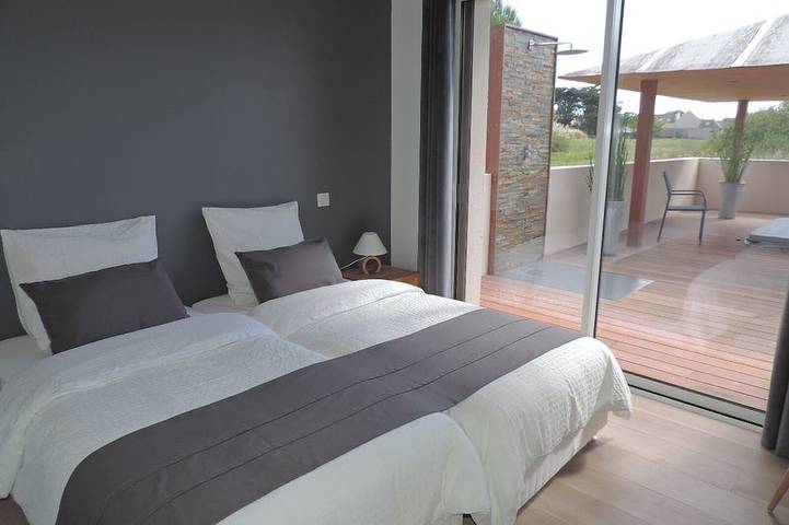 Location de vacances pour 6 personnes, avec terrasse ainsi que jacuzzi et jardin, animaux acceptés dans Port de Kérity - 4