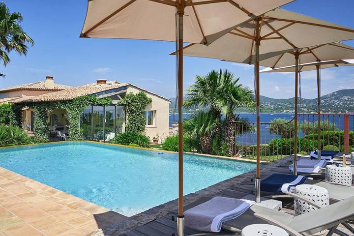 Villa für 8 Personen, mit Meerblick und Garten sowie Pool