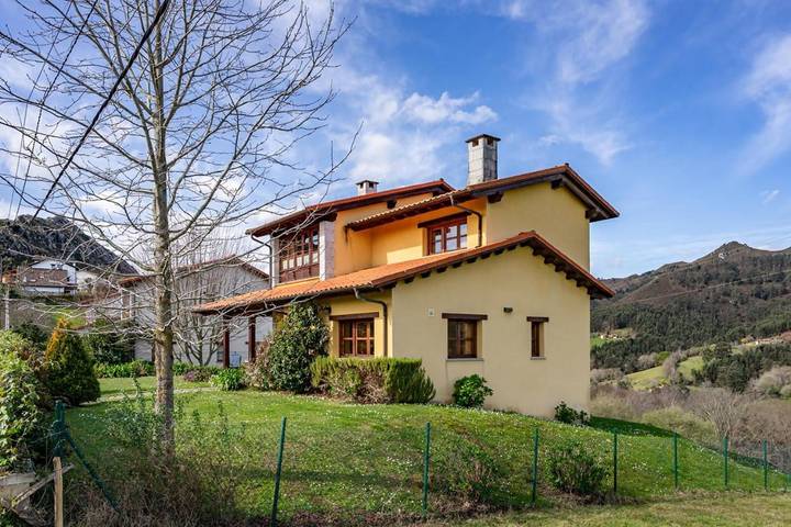 Casa rural para 8 personas, con jardín en Ribadesella