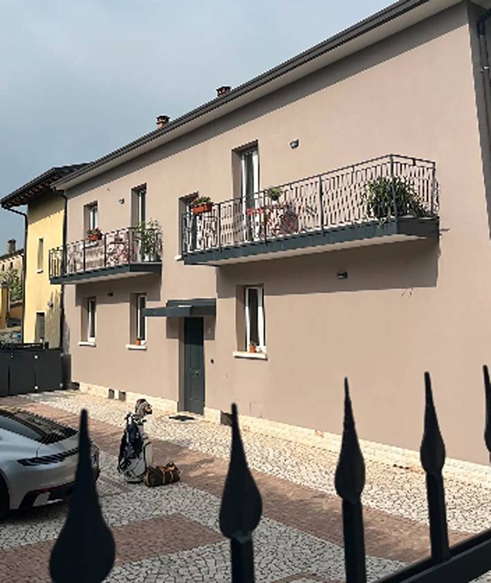 Entire apartment, Apartment 'Garda Flow' with Wi-Fi and Air Conditioning in Lonato del Garda, Brescia Province