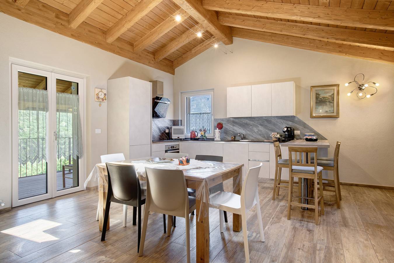Geheel appartement, Appartement 'Civico 60' met Uitzicht op de Bergen, Privéterras en Wifi in Variney-Chez Roncoz, Comune di Gignod