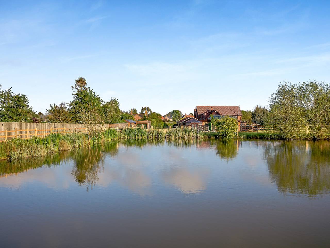 Clay Lake Cottages - Dad's Shed in Alvingham, Lincolnshire