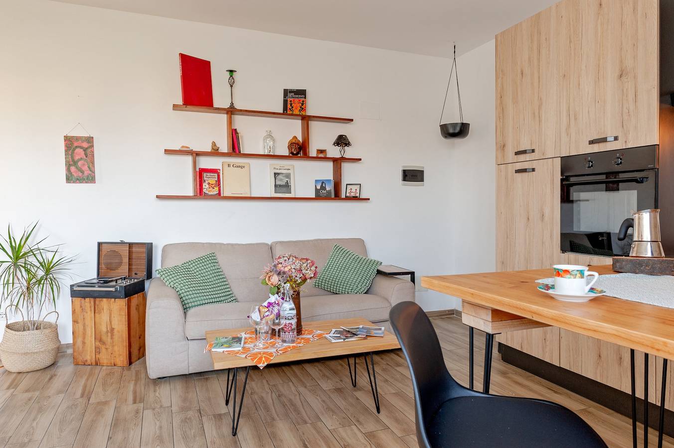 Entire apartment, Apartment 'Le 7 Calle - Piano Terra' with Shared Garden and Wi-Fi in Pisa, Italian Riviera