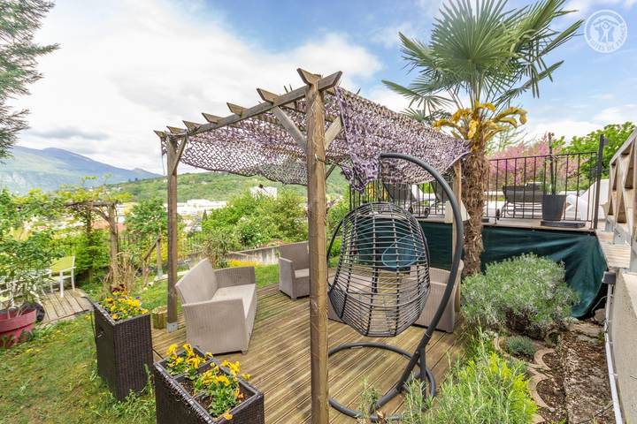 Maison de vacances pour 2 personnes, avec Terrasse ainsi que Jardin et Piscine à Aix-les-Bains