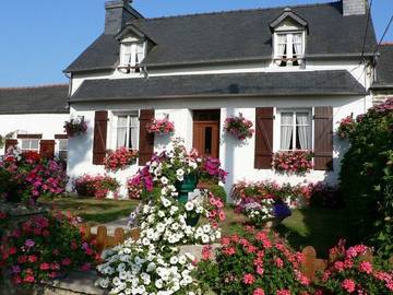 Gîte pour 4 personnes, avec jardin et terrasse à Pleyben