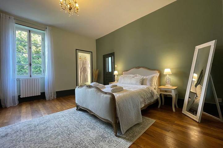 Château pour 12 personnes, avec piscine dans le Puy-de-Dôme - 2