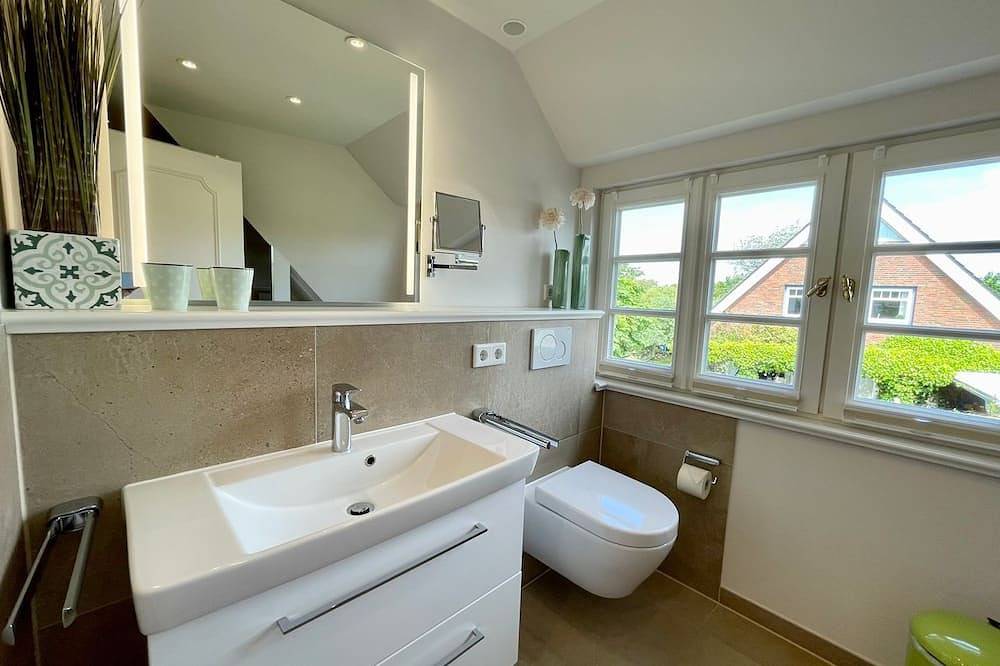 Ganze Wohnung, Dachgeschoss, 50qm für bis zu 2 Personen - Haus Thomsen in Tinnum, Sylt (Gemeinde)