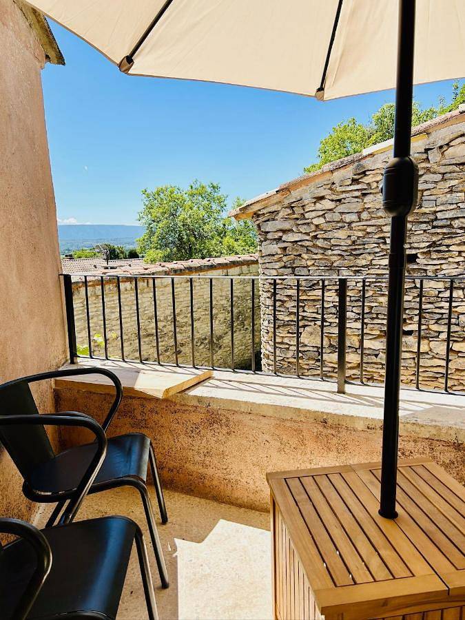 Location de vacances pour 4 personnes, avec vue et jardin à Joucas - 3