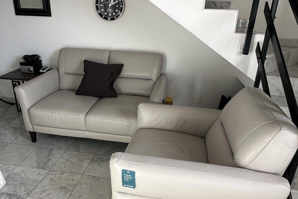 Apartamento entero, Marble apartment in Prato in Prato, Provincia de Prato