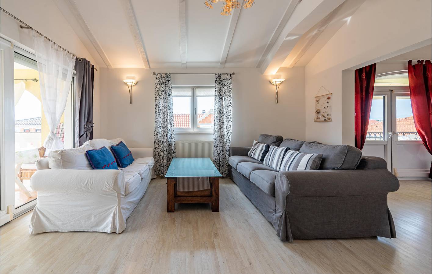 Apartamento vacacional entero, Encantador apartamento a 2 km de la playa con wifi, aire acondicionado, terraza y aparcamiento in Ciudad de ZadarZadar, Zadar (Municipality)