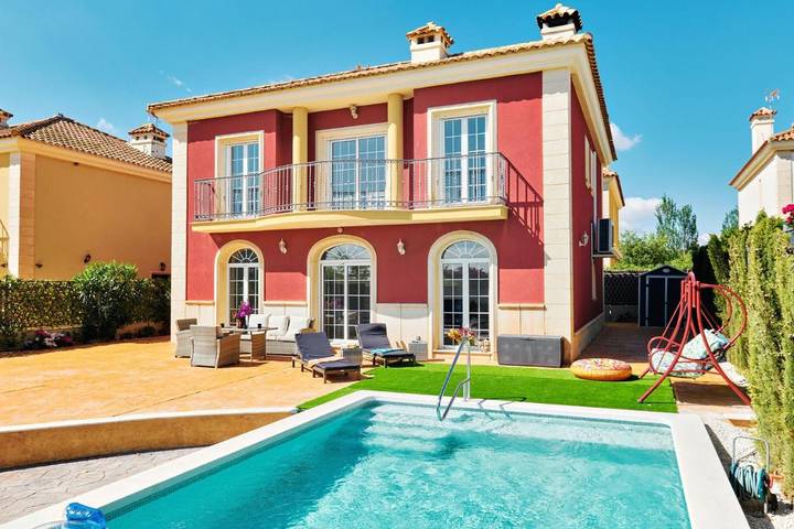 Casa rural para 8 personas, con jardín además de vistas y piscina en Aspe