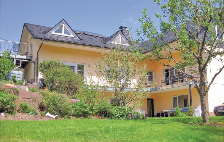 Ferienwohnung für 4 Personen, mit Terrasse und Garten in der Südeifel