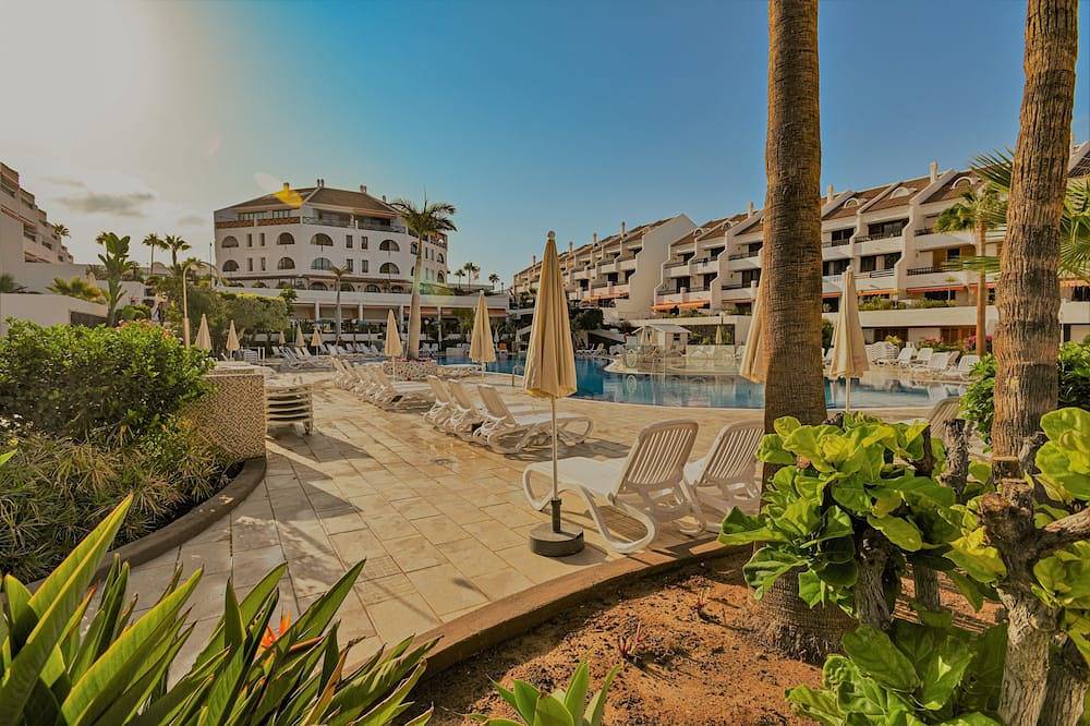 Parque Santiago 1 Private Villa with ocean views luxury 3 bedroom 3 bathroom. in Playa del Búnker (Arona), Arona