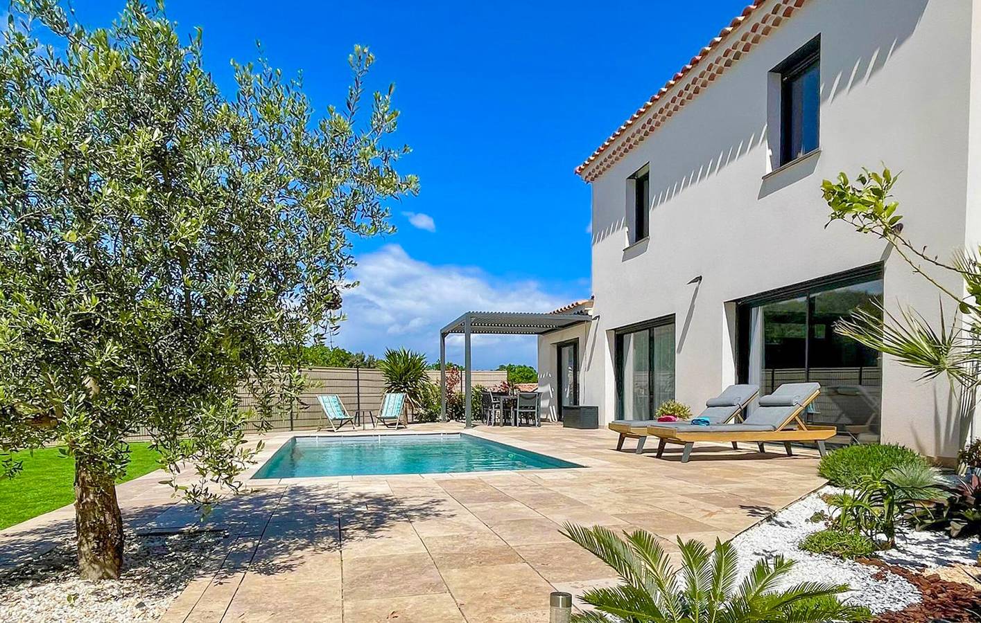 Studio de luxe avec piscine, garage et Internet in Rochegude, Région de nyons