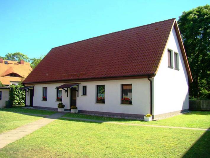 Ferienwohnung für 4 Personen, mit Balkon und Terrasse in Lütow - 2